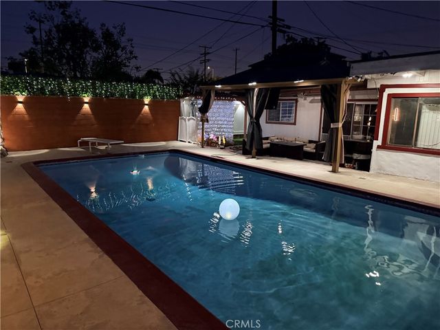 22111 Covello, Canoga Park, CA 91303