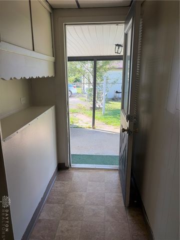 713 Flintridge Drive, Fairborn, OH 45324