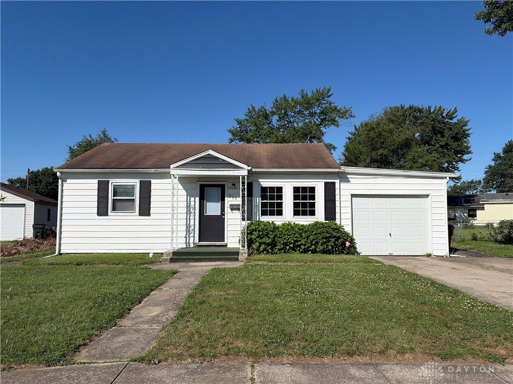 713 Flintridge Drive, Fairborn, OH 45324