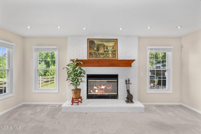 5024 Hunters Green Drive, Toledo, OH 43623