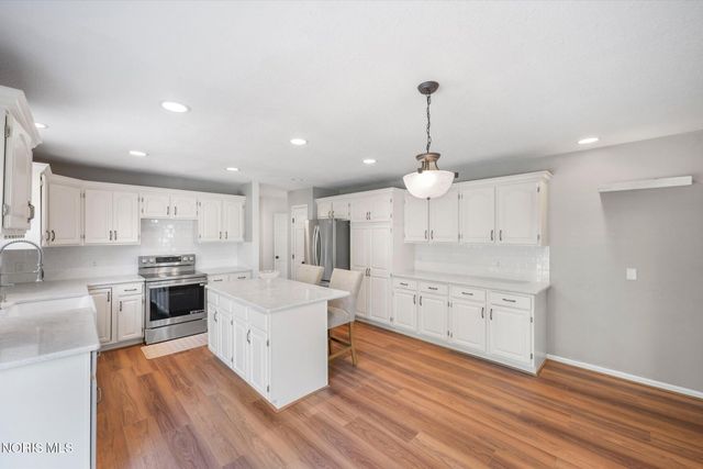 5024 Hunters Green Drive, Toledo, OH 43623