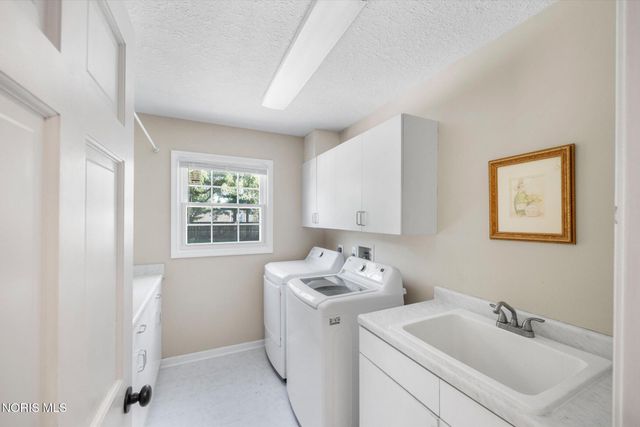 5024 Hunters Green Drive, Toledo, OH 43623