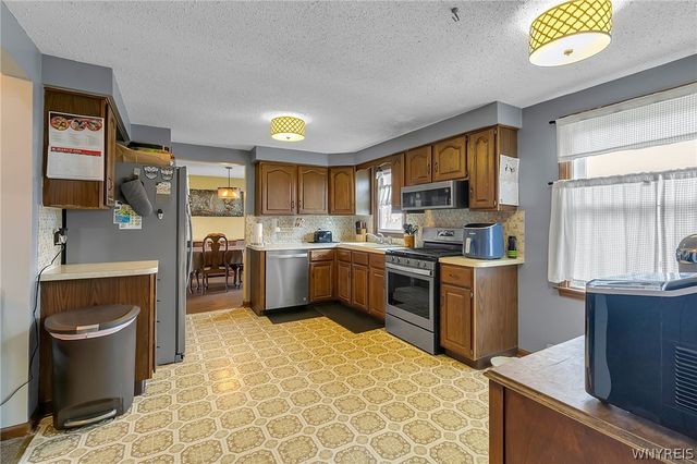 12 Rollingwood Drive, Lancaster, NY 14086