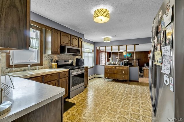 12 Rollingwood Drive, Lancaster, NY 14086