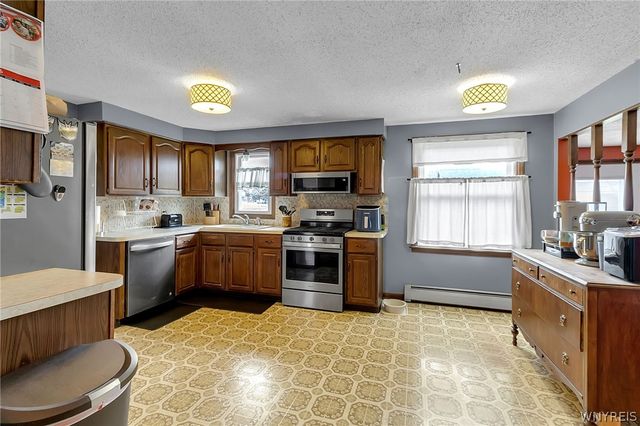 12 Rollingwood Drive, Lancaster, NY 14086