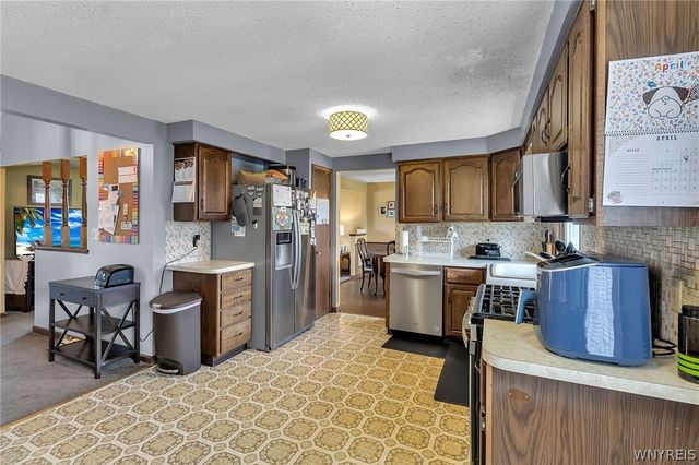 12 Rollingwood Drive, Lancaster, NY 14086