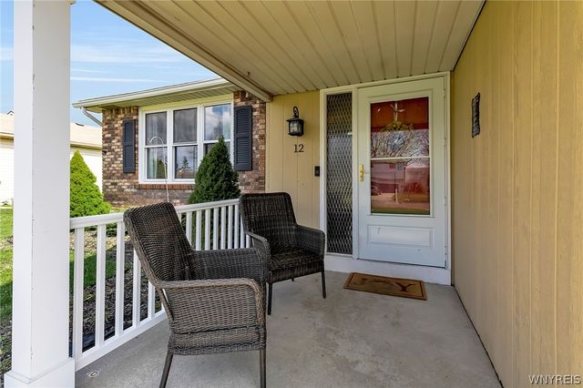 12 Rollingwood Drive, Lancaster, NY 14086