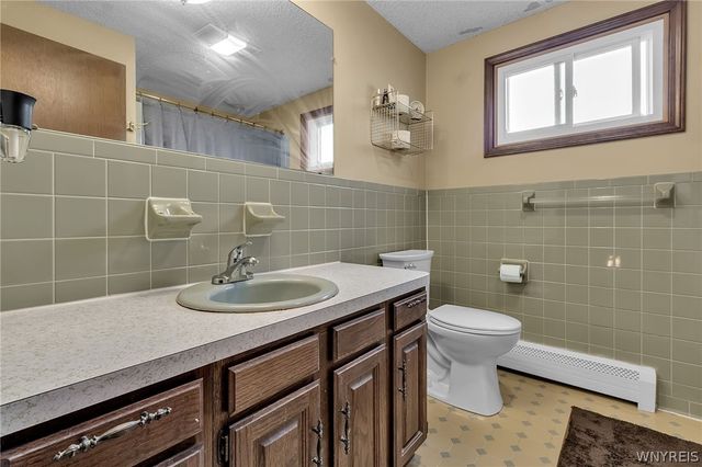12 Rollingwood Drive, Lancaster, NY 14086