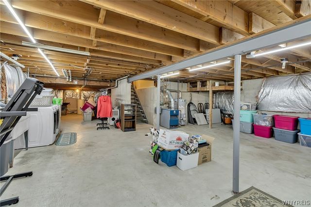 12 Rollingwood Drive, Lancaster, NY 14086