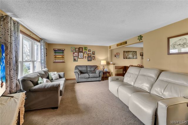 12 Rollingwood Drive, Lancaster, NY 14086
