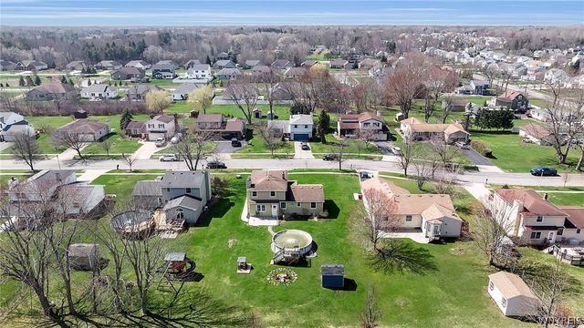 12 Rollingwood Drive, Lancaster, NY 14086