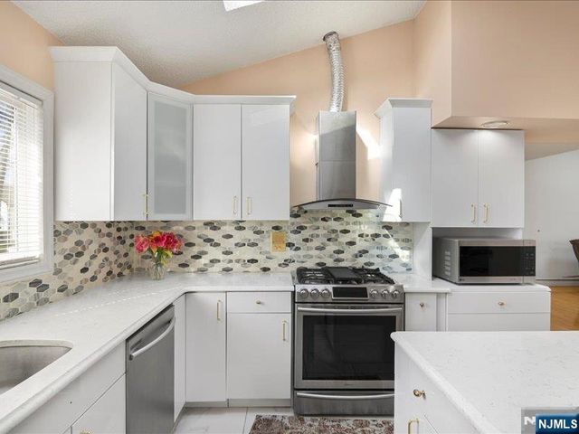 81 Hastings Avenue, Nutley, NJ 07110