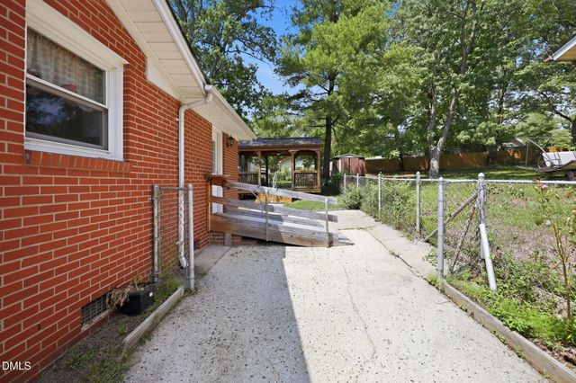 2222 Lynette Drive, Greensboro, NC 27403
