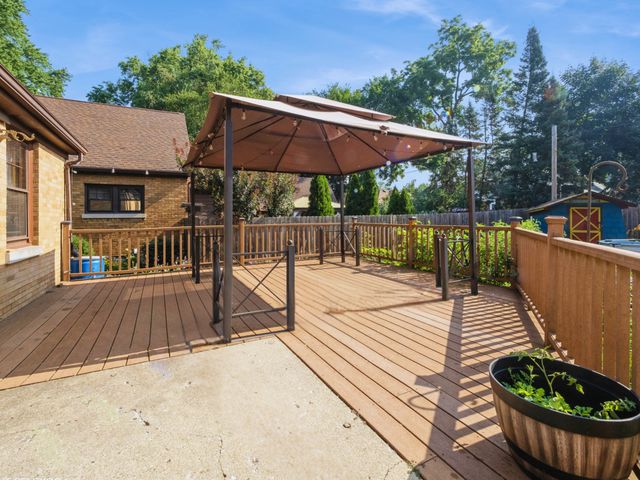 15 N Edison Avenue, Elgin, IL 60123