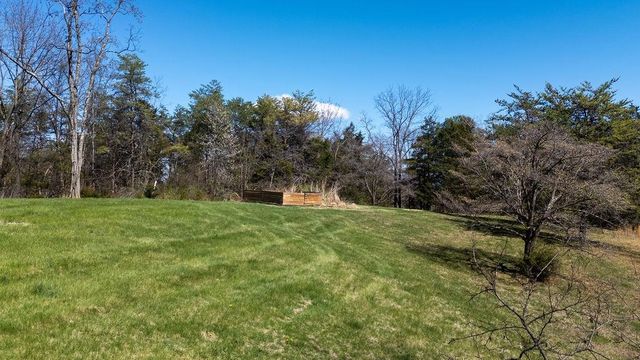 840 COMMERCE RD, Staunton, VA 24401