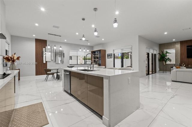 8086 NW 47th Ter, Doral, FL 33166