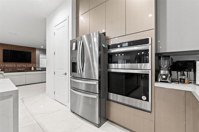 8086 NW 47th Ter, Doral, FL 33166