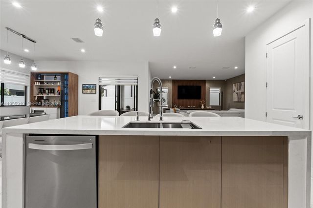 8086 NW 47th Ter, Doral, FL 33166