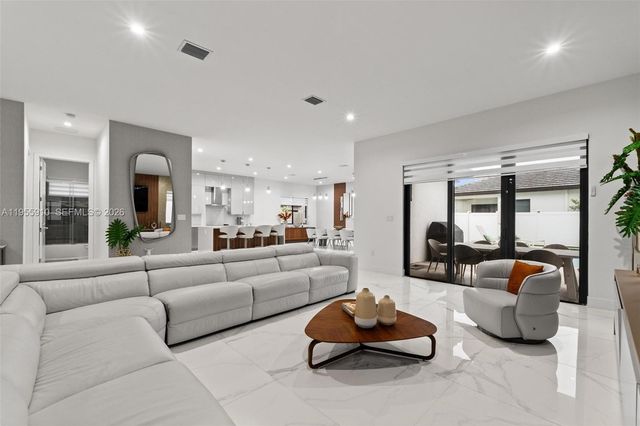 8086 NW 47th Ter, Doral, FL 33166