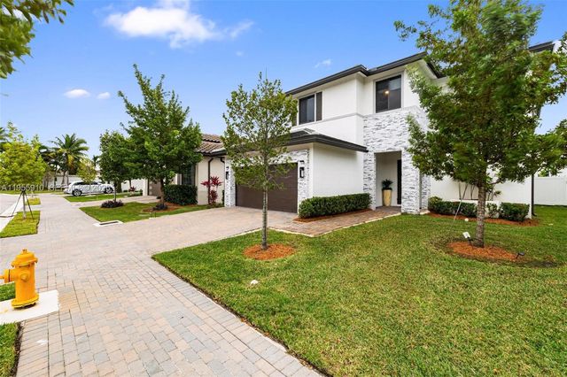 8086 NW 47th Ter, Doral, FL 33166