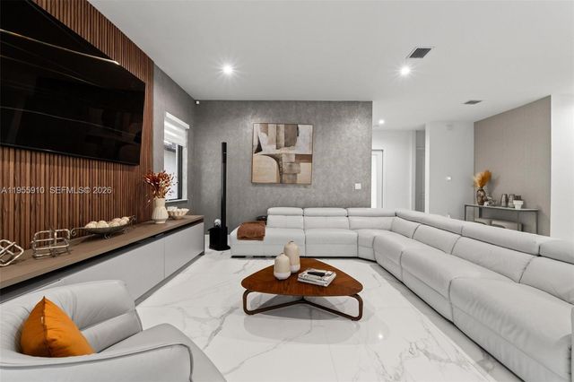 8086 NW 47th Ter, Doral, FL 33166