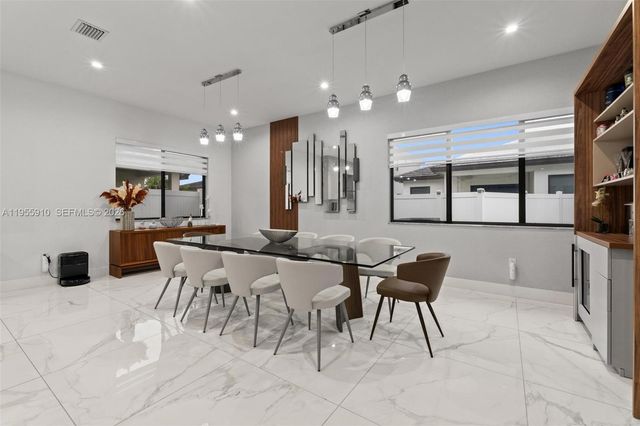 8086 NW 47th Ter, Doral, FL 33166