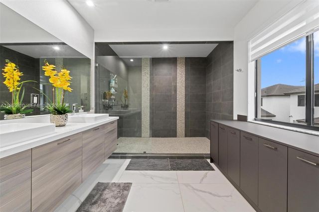 8086 NW 47th Ter, Doral, FL 33166