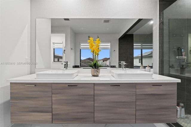 8086 NW 47th Ter, Doral, FL 33166