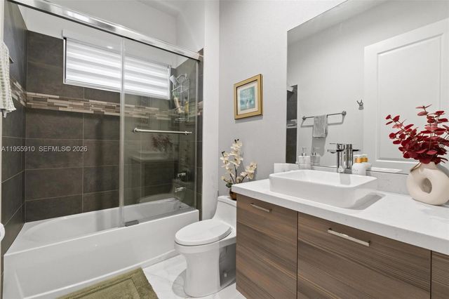 8086 NW 47th Ter, Doral, FL 33166