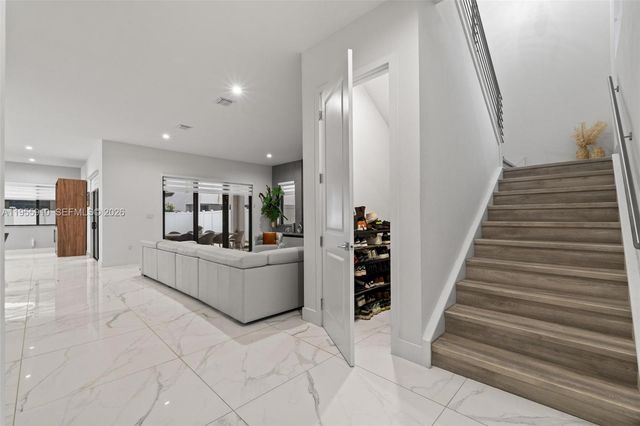 8086 NW 47th Ter, Doral, FL 33166