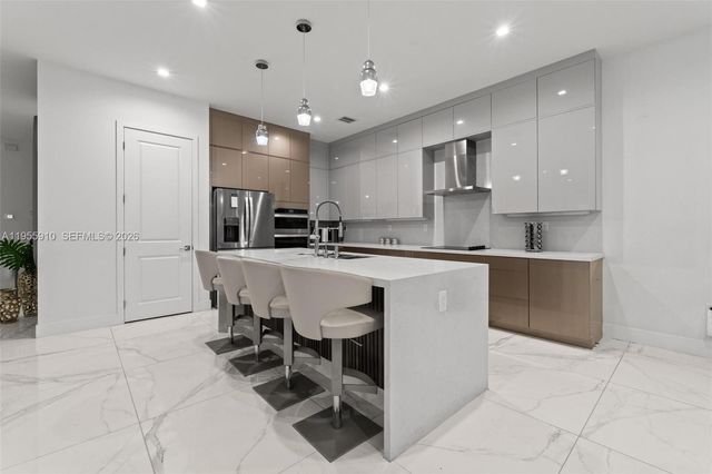 8086 NW 47th Ter, Doral, FL 33166