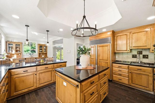 18400 Lakeview Court, Los Gatos, CA 95033