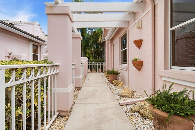 221 Green Point Circle, Palm Beach Gardens, FL 33418
