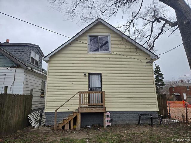 8976 Mcclellan Street, Detroit, MI 48213