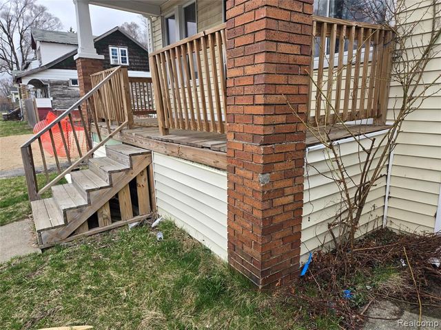 8976 Mcclellan Street, Detroit, MI 48213