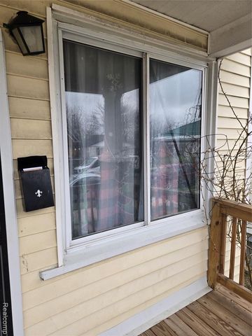 8976 Mcclellan Street, Detroit, MI 48213