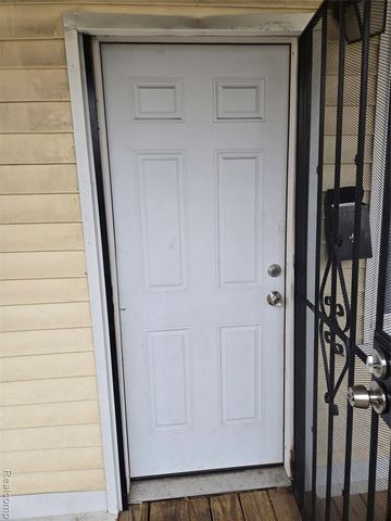 8976 Mcclellan Street, Detroit, MI 48213