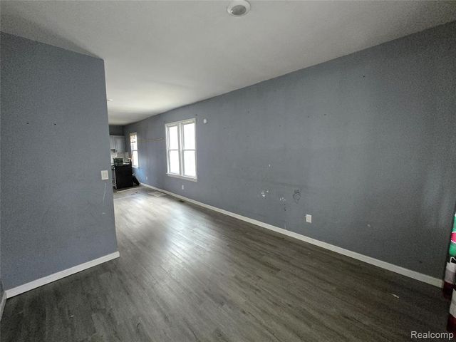 8976 Mcclellan Street, Detroit, MI 48213
