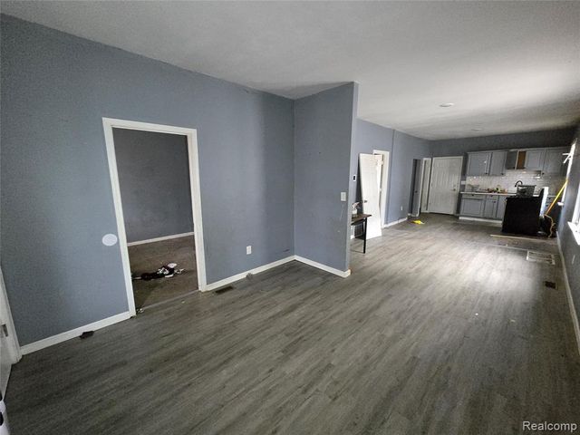 8976 Mcclellan Street, Detroit, MI 48213
