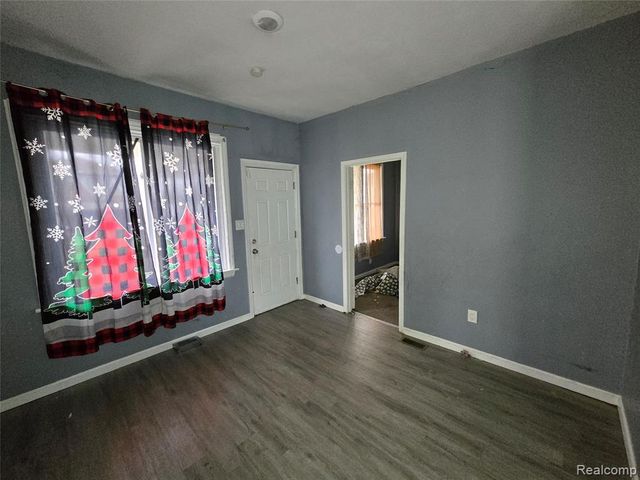 8976 Mcclellan Street, Detroit, MI 48213