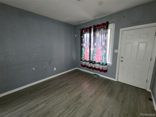 8976 Mcclellan Street, Detroit, MI 48213