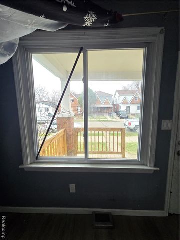 8976 Mcclellan Street, Detroit, MI 48213