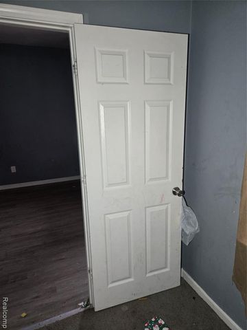 8976 Mcclellan Street, Detroit, MI 48213