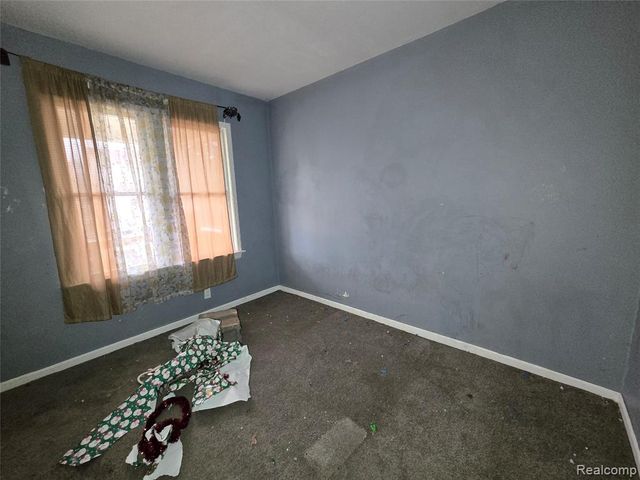 8976 Mcclellan Street, Detroit, MI 48213