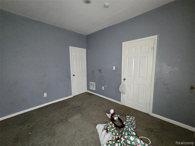 8976 Mcclellan Street, Detroit, MI 48213