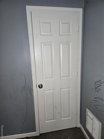 8976 Mcclellan Street, Detroit, MI 48213