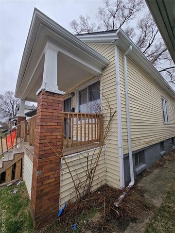 8976 Mcclellan Street, Detroit, MI 48213