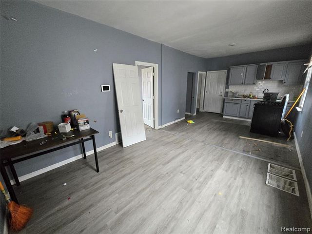 8976 Mcclellan Street, Detroit, MI 48213