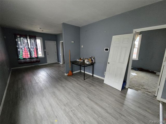 8976 Mcclellan Street, Detroit, MI 48213