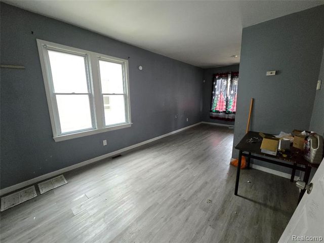 8976 Mcclellan Street, Detroit, MI 48213